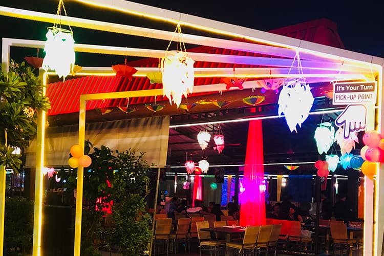 De Villa Garden Restro Lounge Pal Gam Surat De Villa Garden Restro Lounge Pal Gam Surat